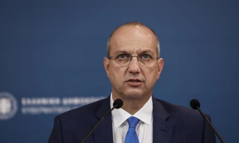 Οικονόμου: Η κυβέρνηση παρακολουθεί στενά τις εξελίξεις για την παραλλαγή Όμικρον - Δεν θα πάμε σε lockdown